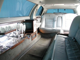 Choosing The Right  Dubai Limousine Hire For Your Special Day