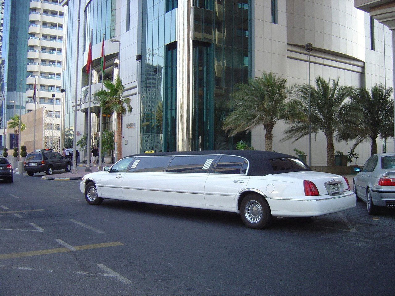 Choosing The Right  Dubai Limousine Hire For Your Special Day